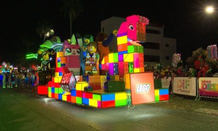 Valora DIF colocación del pino navideño y apertura de las pistas de hielo