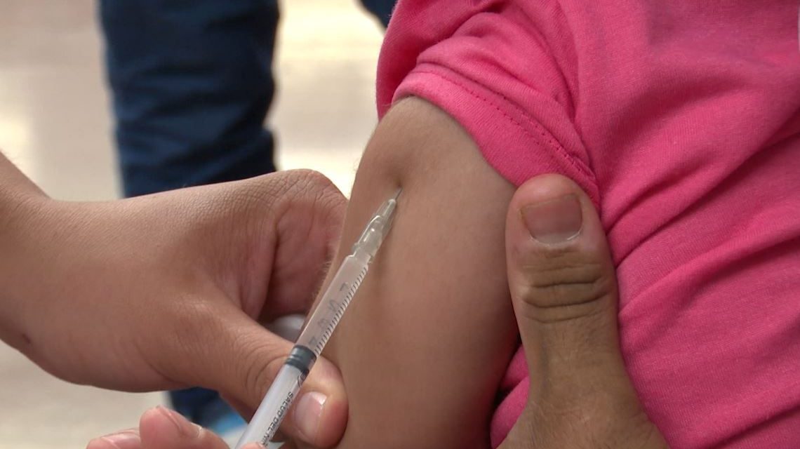 Inicia campaña de vacunación básica
