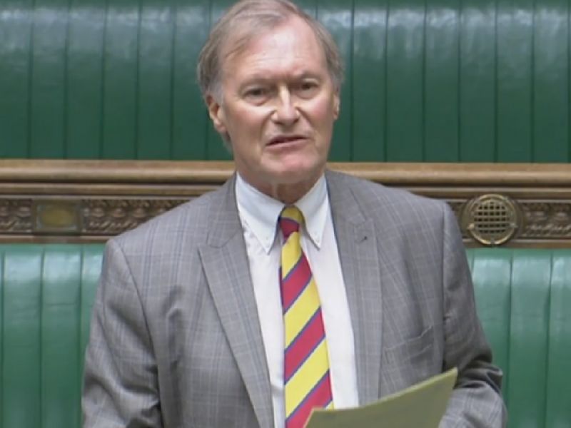 Apuñalan a diputado británico en la iglesia