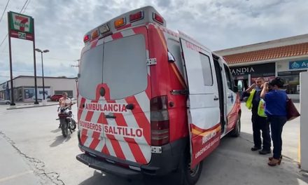 Intenta reparar su moto y se amputa un dedo