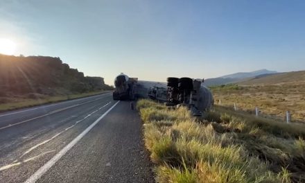 Vuelca pipa en carretera a Monclova