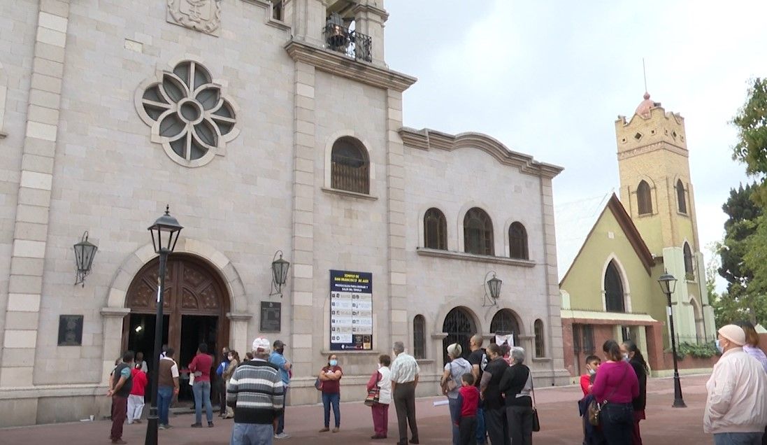 Fieles celebran a San Francisco de Asís en Saltillo