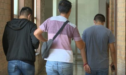 Desertan alumnos de la UAdeC por falta de recursos