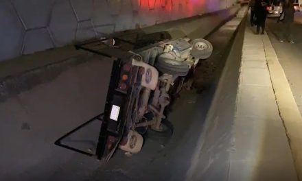 ¡Ebrio y acelerado! Hombre acaba su carrera en canal pluvial de Saltillo