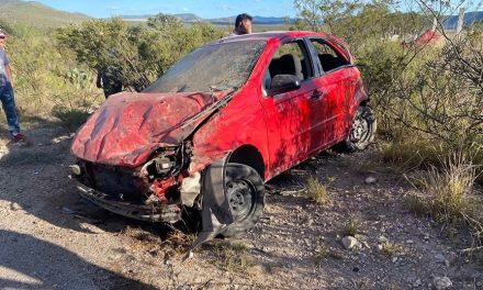 Muere niñito de 9 años en volcadura; hermanita lucha por su vida en Saltillo