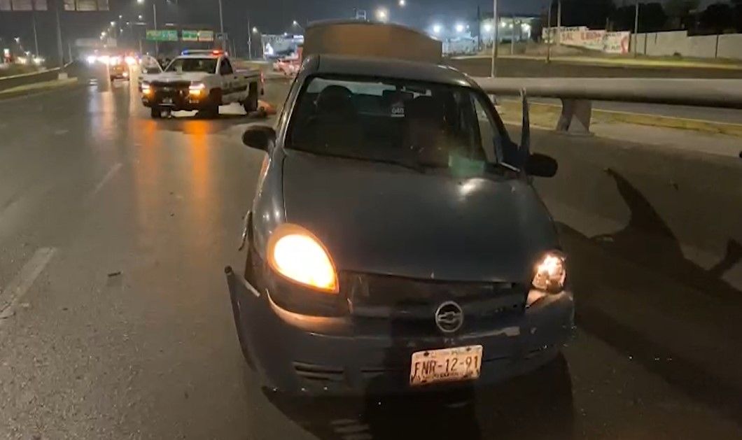 Conductor acaba su borrachera en estructura de ‘El Sarape’ en Saltillo