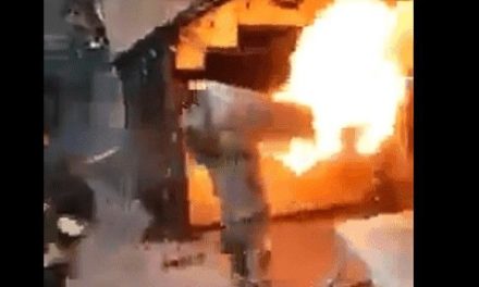 ¡Héroe sin capa!  Bombero de la CDMX carga un tanque de gas en llamas para evitar una tragedia