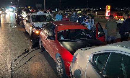 Provoca carambola y daña 4 vehículos en bulevar de Saltillo