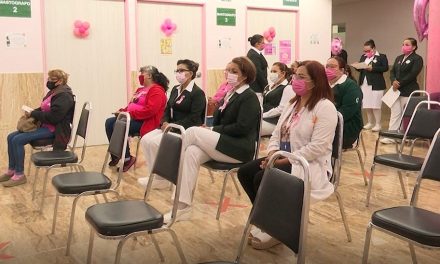 Sensibilizan a la población sobre el cáncer de mama en clínica de Saltillo