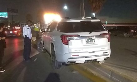 Ebrio conductor se queda dormido y sufre accidente al norte de Saltillo