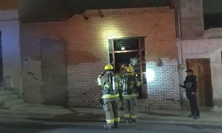 Incendio en vivienda del Centro de Saltillo moviliza a bomberos