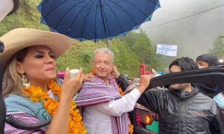AMLO presume que ‘no podía caminar’ porque lo paraban a cada rato en Guerrero