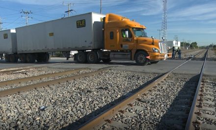 Gestionarán la colocación de plumas en cruces del tren en Ramos Arizpe
