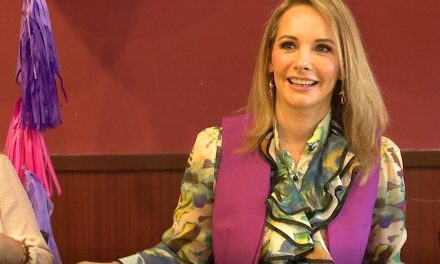 Celebran a la señora Lorena de González, presidenta de Fundación RCG