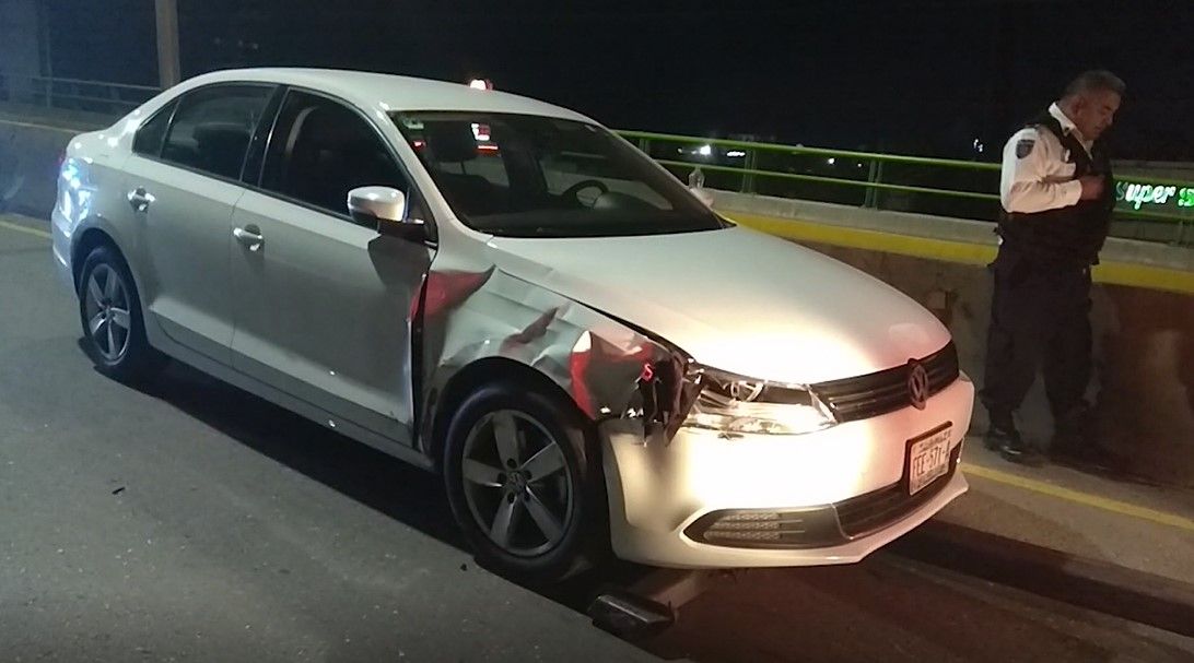 Cafre embiste a mujer que abanderaba accidente del norte de Saltillo