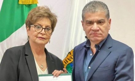 Miguel Riquelme nombra a María del Carmen Ruíz Esparza como titular de la SEDU ante ausencia de Higinio González