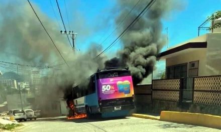 Incendios, ataques armados y balaceras; no cesa la violencia en Acapulco (video)