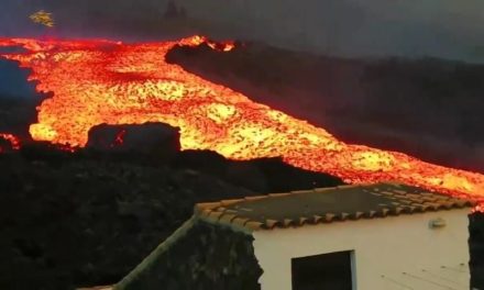 Volcán de La Palma arroja tsunami de lava