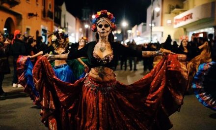 Ofrendas sí, covid no en el Día de Muertos
