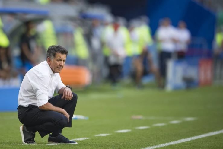 Afición del América de Cali estalló e invadió el campo, exigen la salida de Osorio