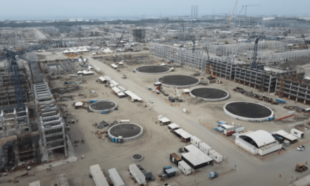Detienen a tres por enfrentamiento en refinería de Dos Bocas