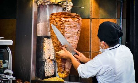 ¡Todo menos los tacos!; SAT cobrará impuestos a taquerías y pequeños negocios en 2022