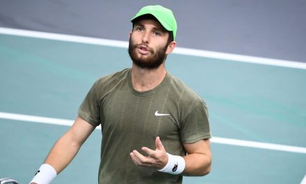Moutet hace el peor saque de tenis de la historia (video)