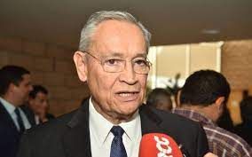 Hospitalizan por covid al Secretario de Educación en Coahuila, Higinio González Calderón