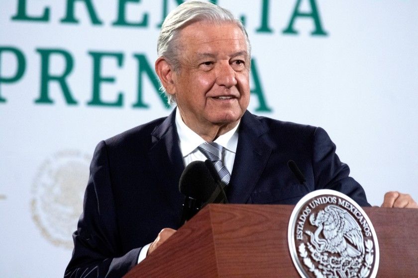 AMLO pide a jóvenes que no se dejen manipular por el ‘consumismo’