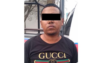 Se baja a orinar y le encuentran drogas en su camioneta, en Nuevo León