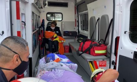 Joven da a luz a su bebé en pleno centro de Saltillo; policía ayuda en el parto