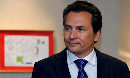 Emilio Lozoya, exdirector de Pemex, es captado en restaurante (Foto)