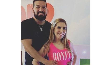 Karla Panini comparte foto con Américo Garza y le ‘llueve’ en redes