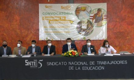Reconocen a maestros de Coahuila