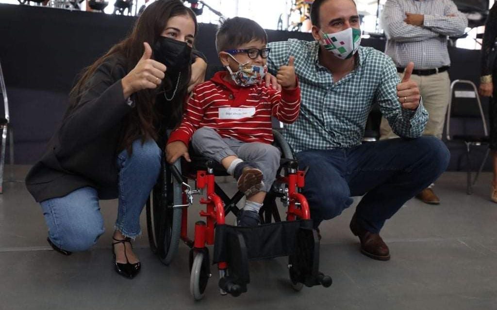 DIF Saltillo beneficia a miles de personas con operaciones y aparatos funcionales