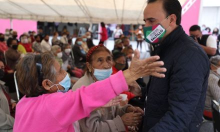 Manolo Jiménez apoya a miles de adultos mayores en Saltillo