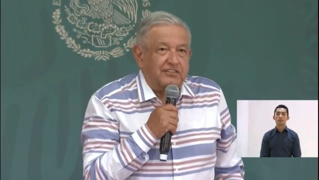 ‘¿Me van a dejar hablar?’; damnificados interrumpen discurso de AMLO