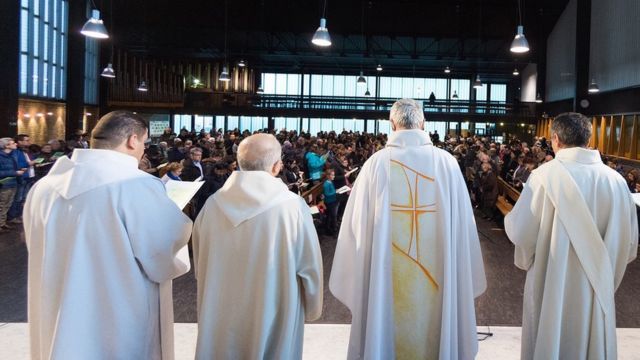 Iglesia venderá sus bienes para indemnizar a víctimas de pederastia en Francia