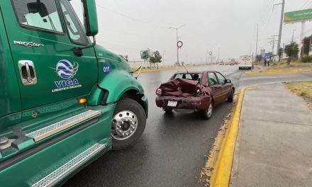Trailero no frena y provoca accidente con una persona herida