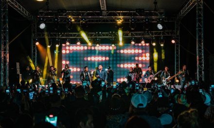 Disparos al aire hieren a miembros de banda durante concierto (video)