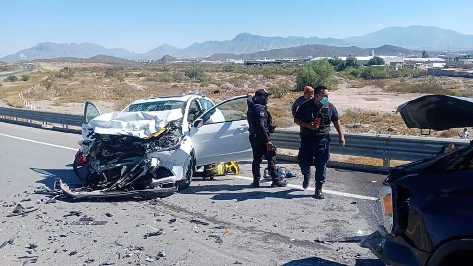 Dos heridos graves en choque frontal en el libramiento Norponiente en Ramos