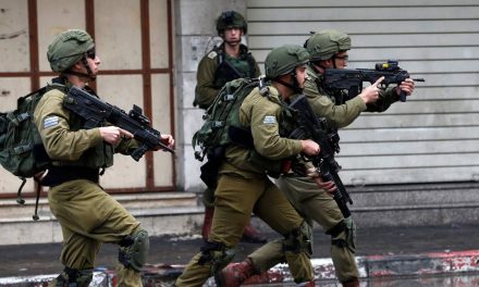 ‘Solo es rutina’; Ejército israelí toman a niños palestinos (video)