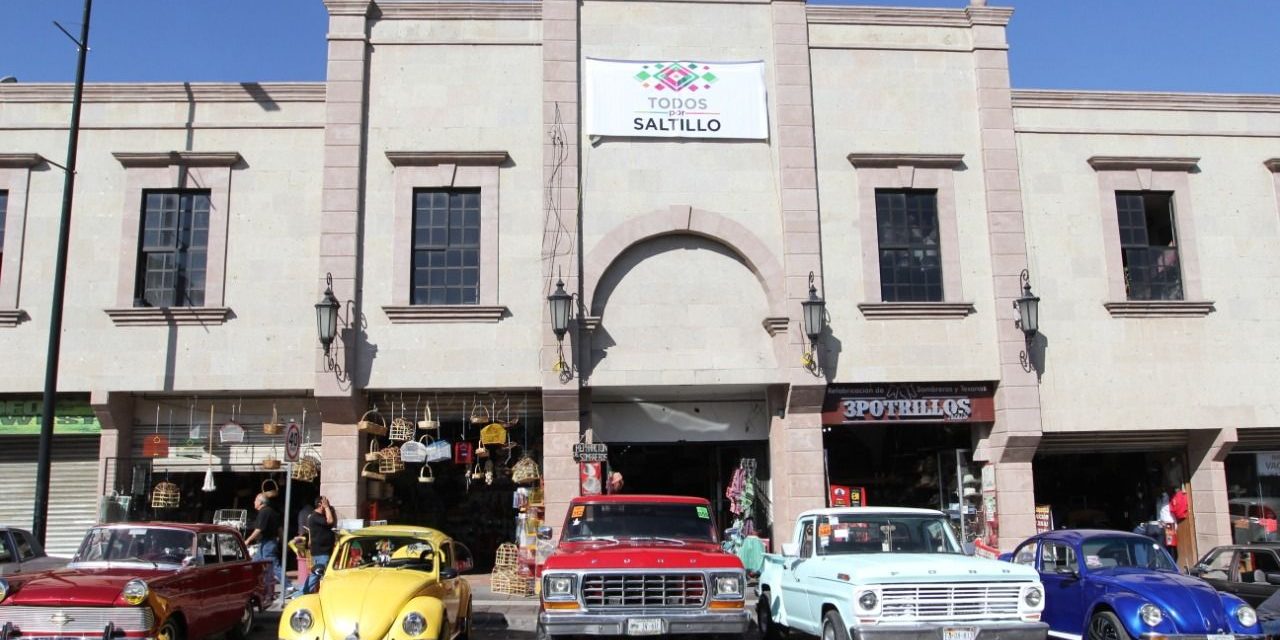 Le cantan las mañanitas al Mercado Juárez