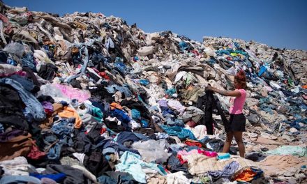 Sepultan en el desierto de Atacama los ‘cadáveres’ del fast-fashion