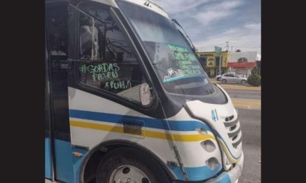 ‘Gordas pagan por kilo’; multan a chofer por letrero ofensivo en Durango
