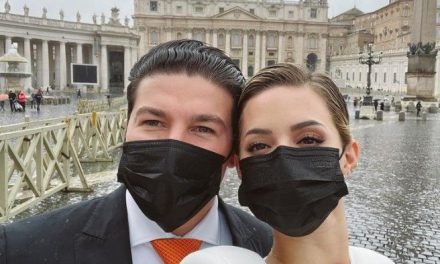 Samuel García y Mariana Rodríguez acuden con el Papa
