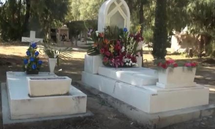 Familiares se encuentran con robos, descuido y falta de agua en panteones de Parras