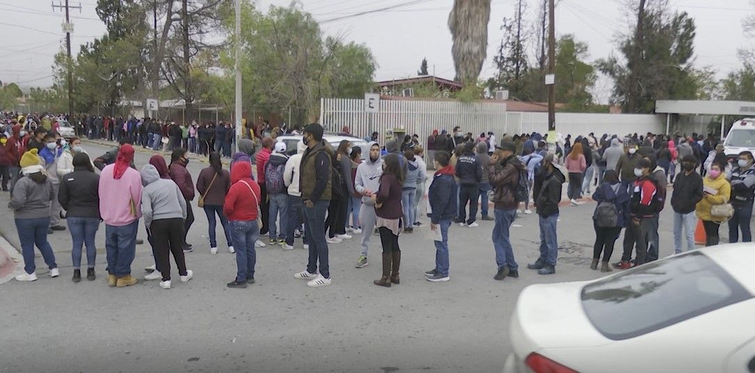 Aplican 2 mil vacunas en 3 horas en módulo de Ramos Arizpe