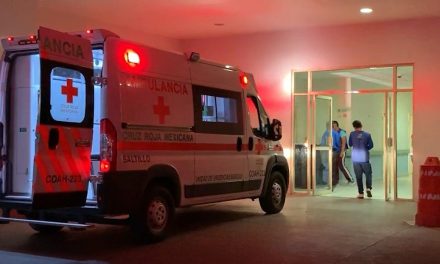Señalan a patrulla de atropellar a joven en Saltillo