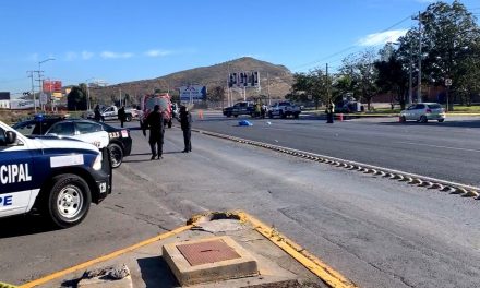 Camioneta arrolla y mata a hombre al norte de Saltillo